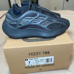 YEEZY 700 V3 “DARK GLOW”